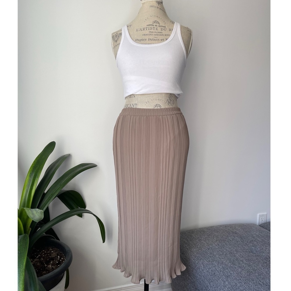 Uniqlo pleated midi skirt